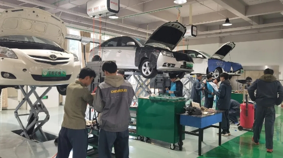 上海市寶山職業(yè)技術(shù)學校2024年成人中專招生簡章